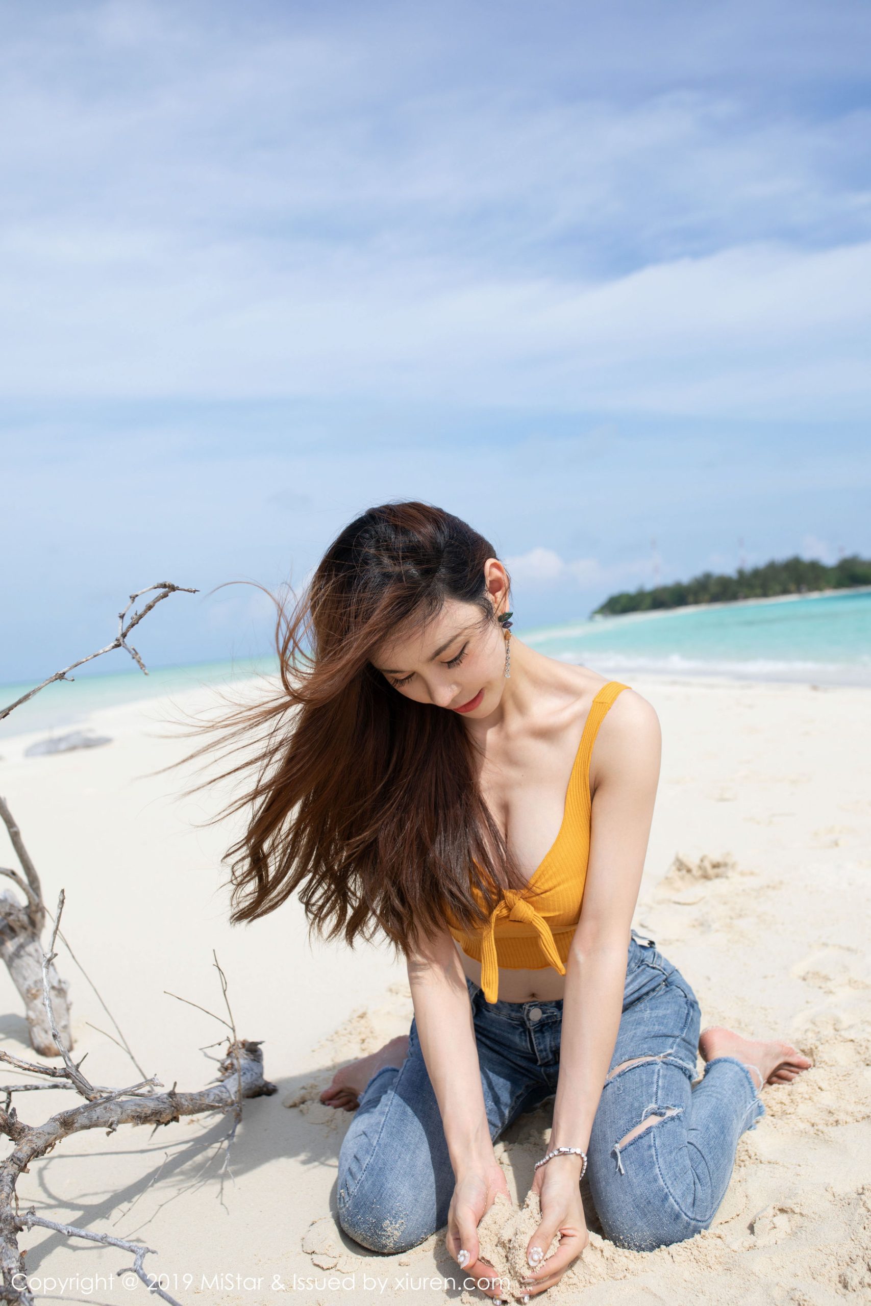 Shen Jiaxi [MiStar] VOL.299, Pose Sexy Di Tengah Pantai