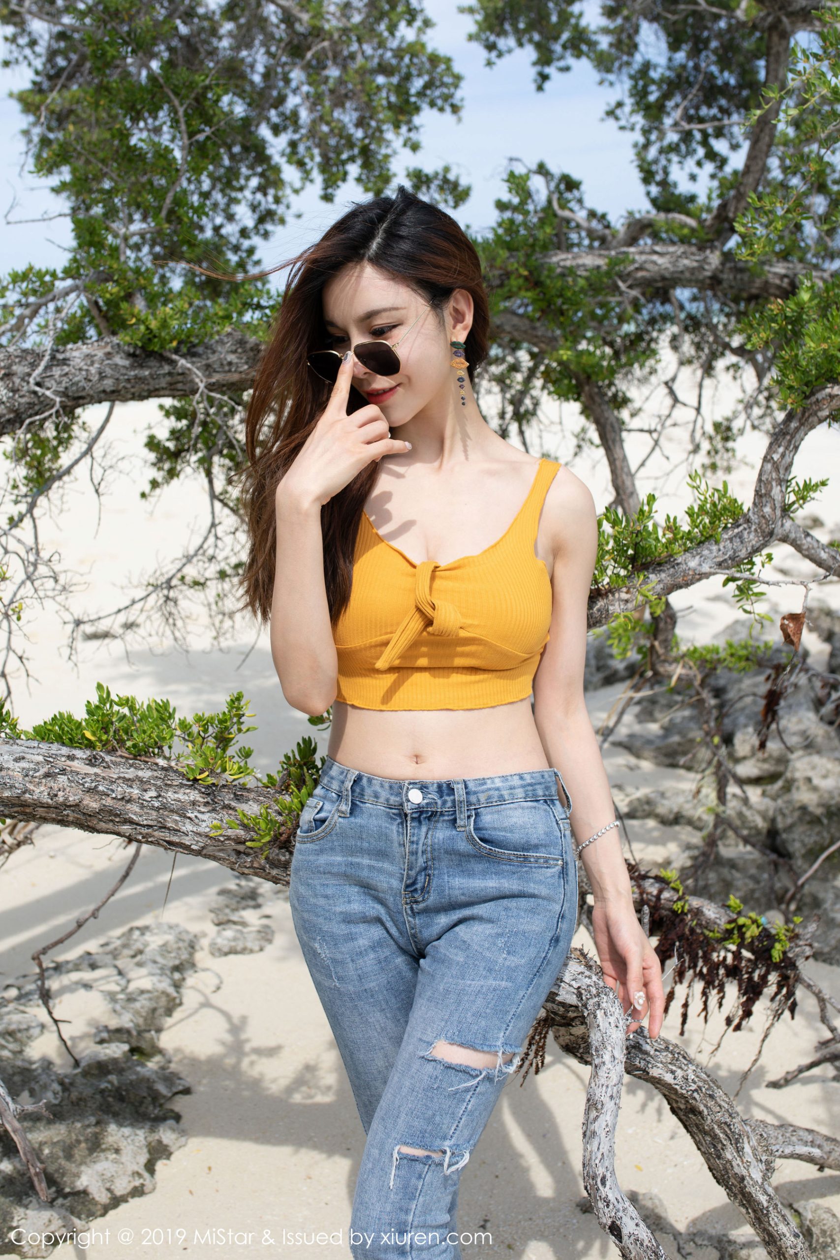 Shen Jiaxi [MiStar] VOL.299, Pose Sexy Di Tengah Pantai