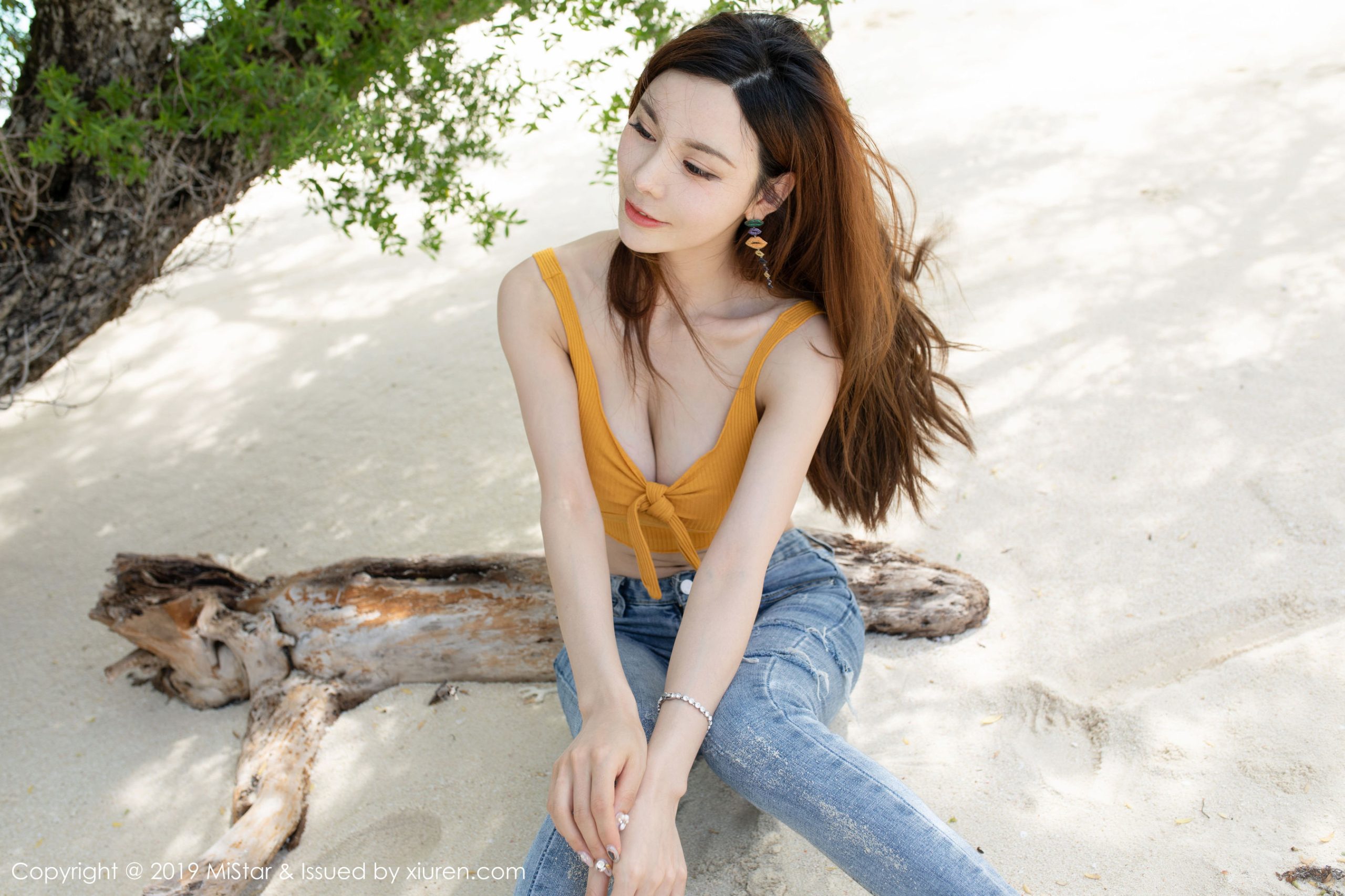 Shen Jiaxi [MiStar] VOL.299, Pose Sexy Di Tengah Pantai