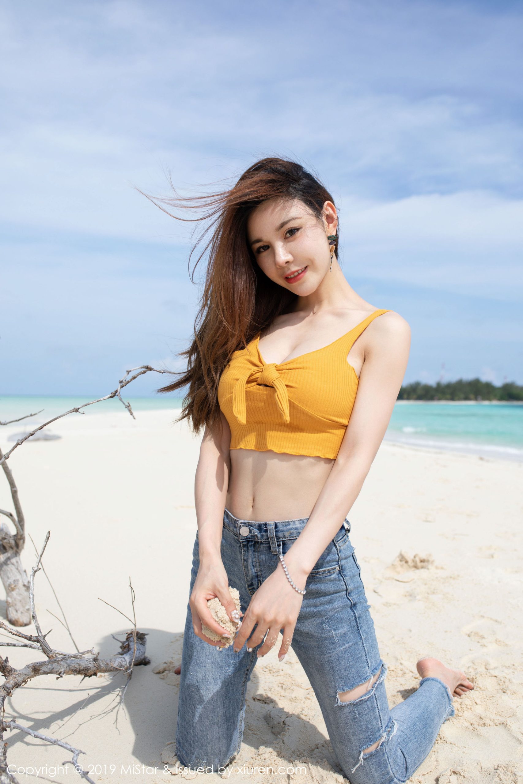 Shen Jiaxi [MiStar] VOL.299, Pose Sexy Di Tengah Pantai