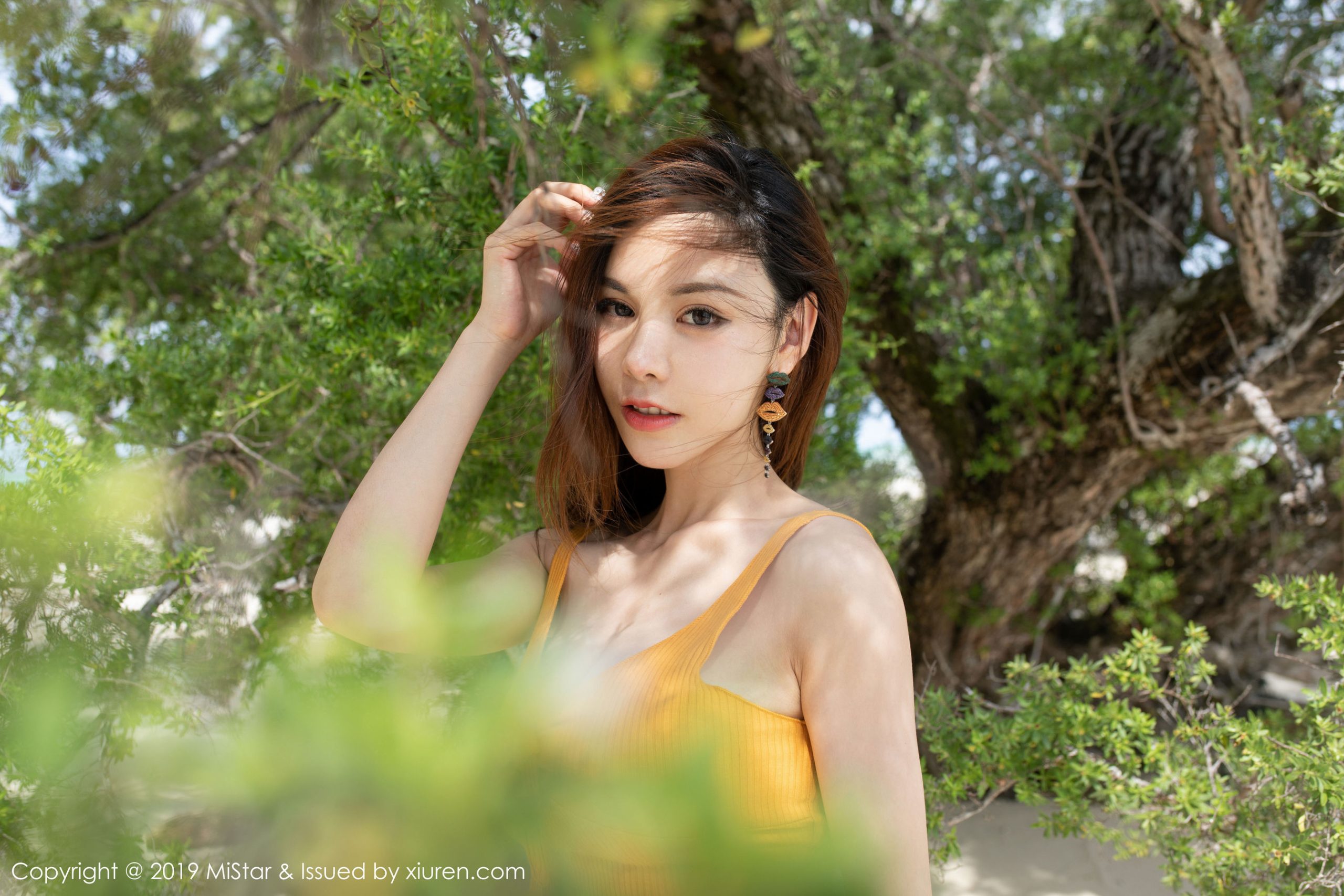 Shen Jiaxi [MiStar] VOL.299, Pose Sexy Di Tengah Pantai