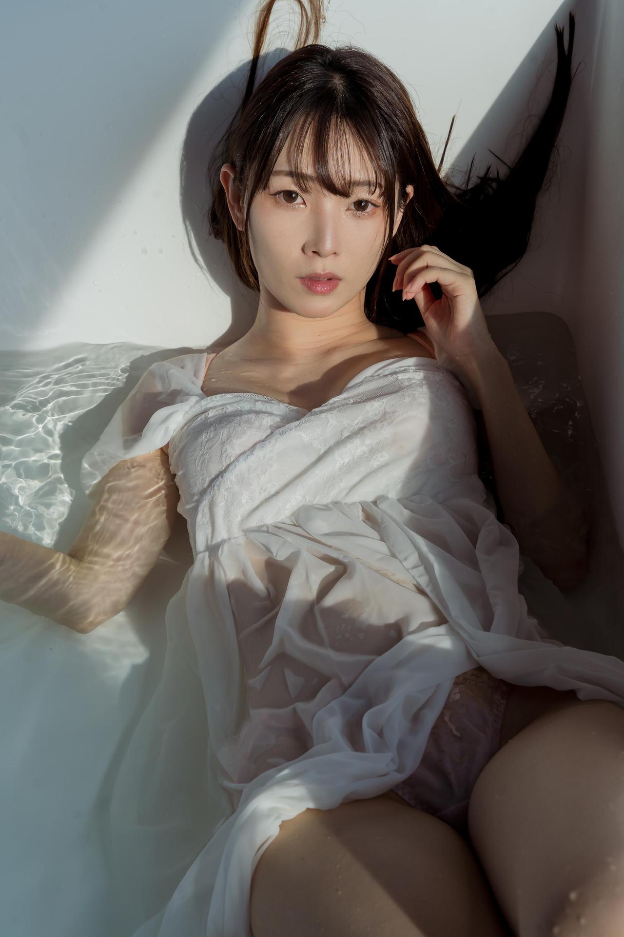 Mitsuki Goronzoku ゴロン族美月, フェチグラビア写真集 「Translucent」 Set.01 No.e75610